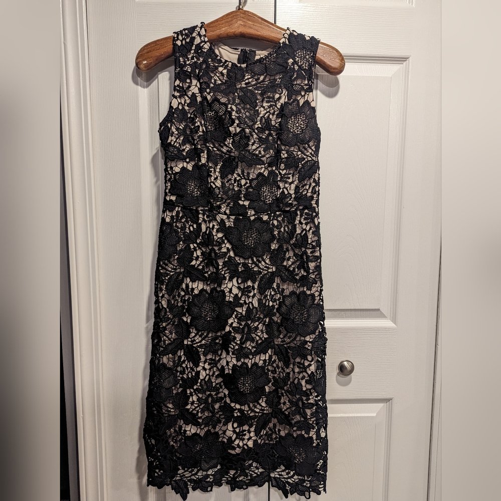 Beige by eci Women's Sleeveless Lace Dress Size 2